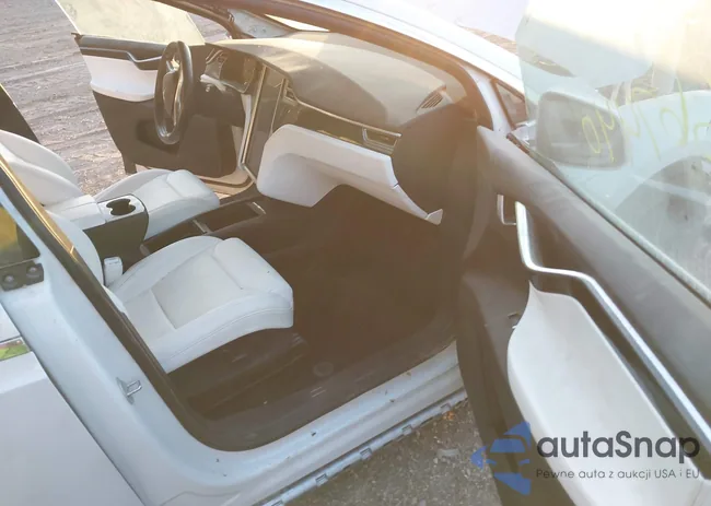 5YJXCBE20HF050017: 40667440