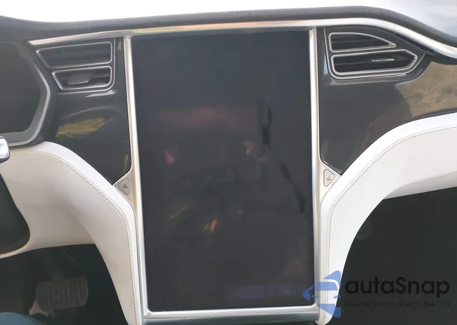 5YJXCBE20HF050017: 40667440