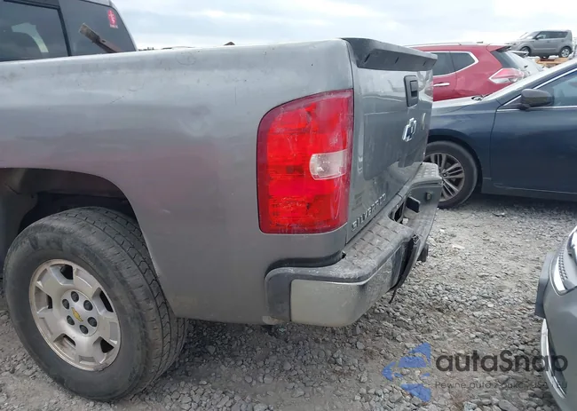 2GCEK19C081325427: 40667543