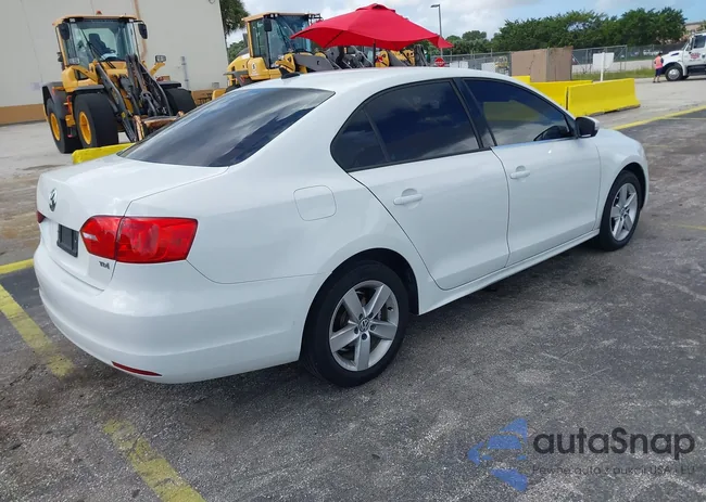 3VWLL7AJ2EM266867: 40669372