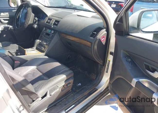 YV4982CY3A1532736: 40673678