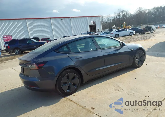 5YJ3E1EAXMF095146: 40673759