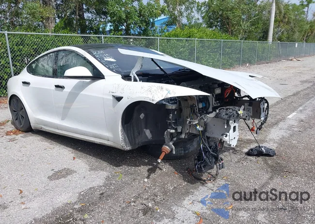 5YJSA1E60NF459725: 40679238