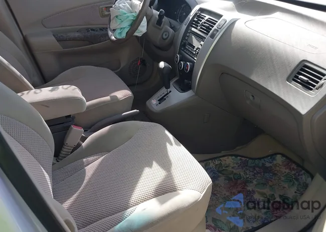 KM8JN12D67U494973: 40681547