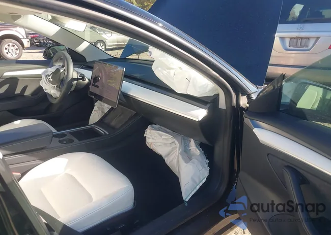 5YJ3E1EB4MF015588: 40682352