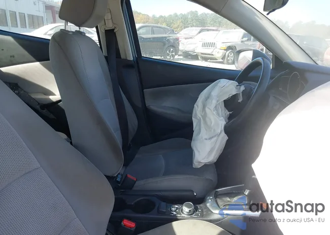 3MYDLBYV5KY513758: 40683231