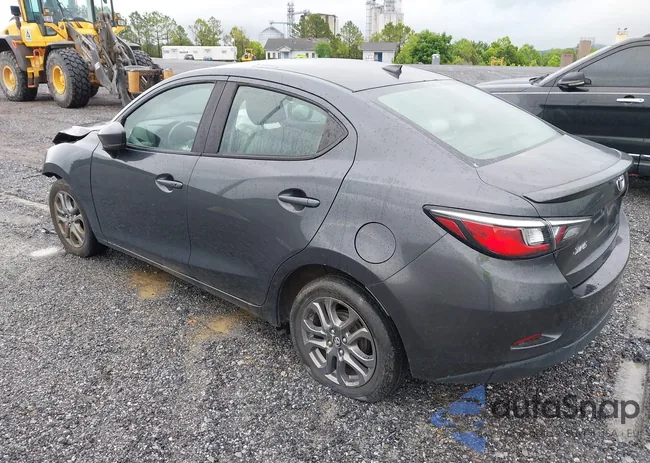 3MYDLBYV5KY513758: 40683231