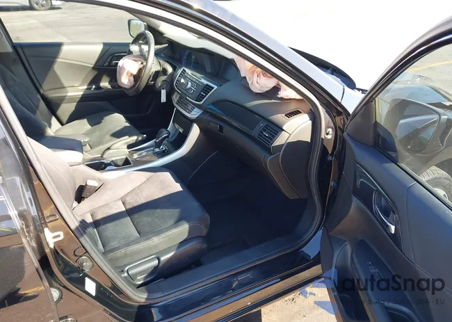 1HGCR2F59EA232813: 40682828