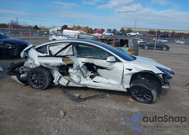 5YJ3E1EA1PF430718: 40684729