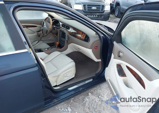 SAJWA01A58FN83352: 40688570