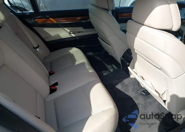 WBAKC8C59BC434177: 40690700