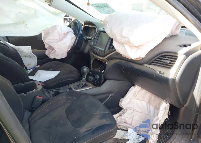 1C4PJMCS7GW144460: 40692482