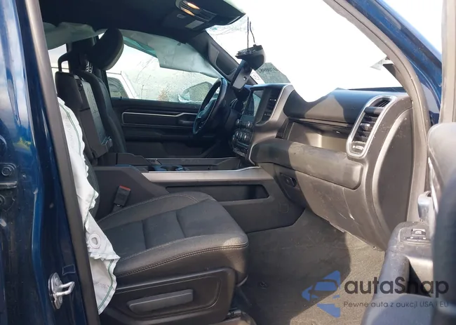 1C6SRFFT7MN717949: 40700982