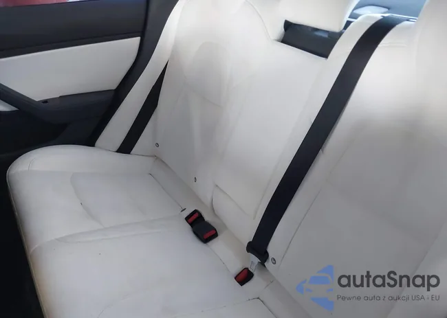 5YJ3E1EB3JF082243: 40704285