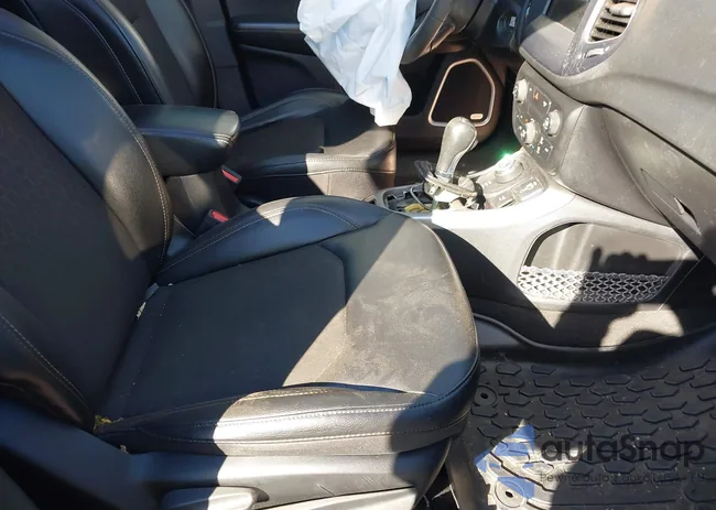 3C4NJDBB8MT537958: 40705924