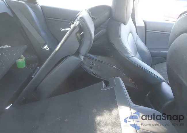 5YJ3E1EB1JF114817: 40711088