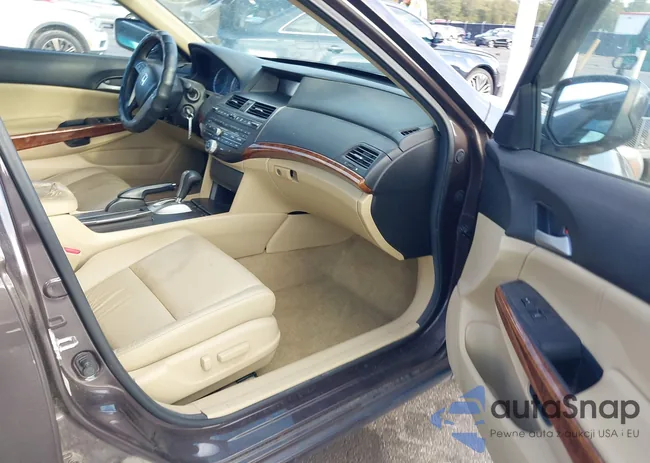 1HGCP2F8XCA044105: 40711778