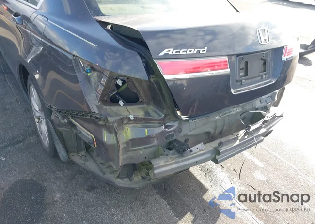 1HGCP2F8XCA044105: 40711778