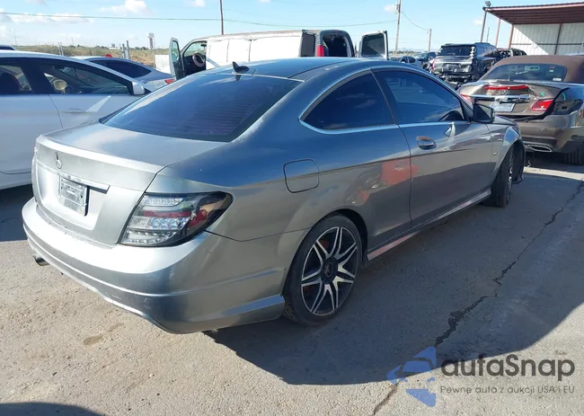 WDDGJ4HB4DG006539: 40725347