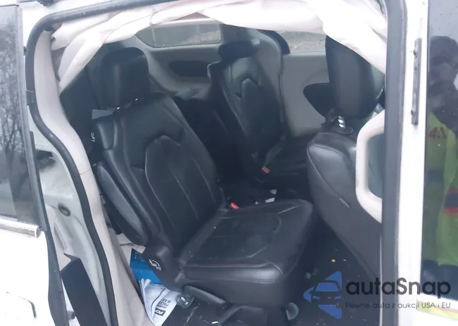 2C4RC1BG5HR523241: 40725900