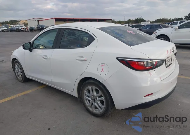 3MYDLBYV8JY307445: 40733368