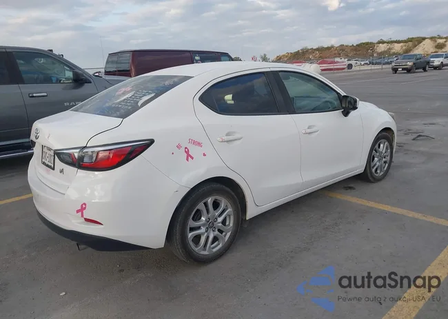 3MYDLBYV8JY307445: 40733368