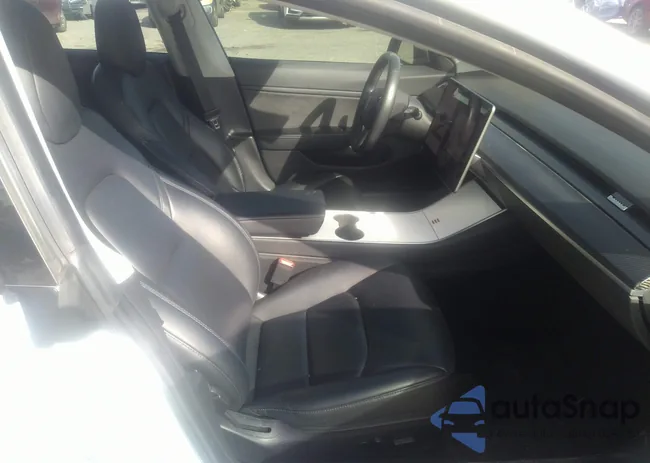 5YJ3E1EB8JF185822: 40738511