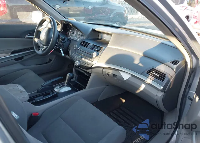 1HGCP26798A074680: 40742360