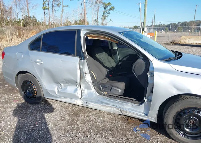 3VW2K7AJ6EM220778: 40756228