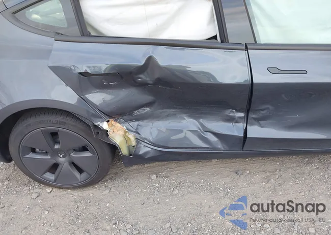 5YJ3E1EA3PF700791: 40775240