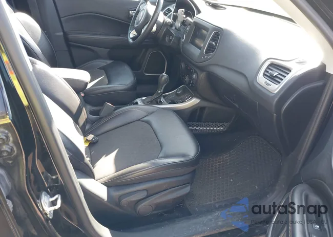 3C4NJDBBXJT435833: 40775679