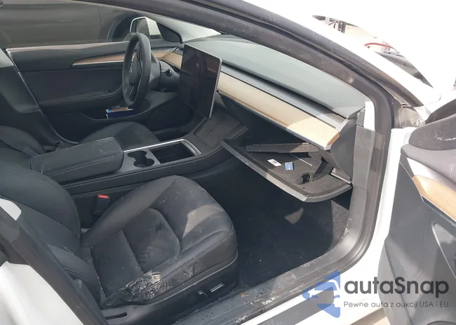 5YJ3E1EAXPF568063: 40776531