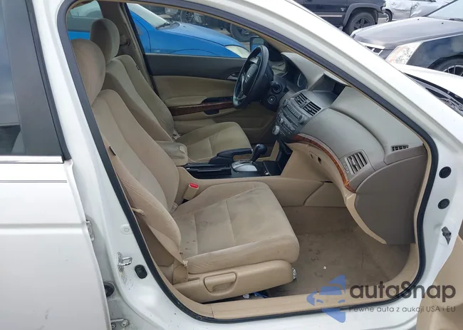 1HGCP36759A000714: 40779853