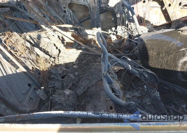 1HGCR2F82EA173856: 40780655