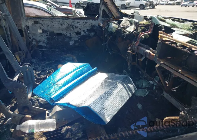 2GCEC13T051219853: 40784485