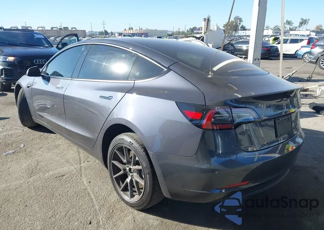 5YJ3E1EB3PF636082: 40784928