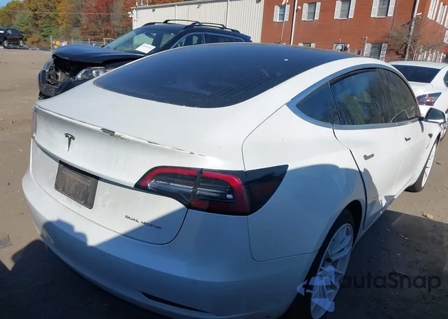 5YJ3E1EB3LF628686: 40784527