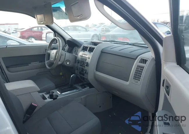 1FMCU49309KA25046: 40790225