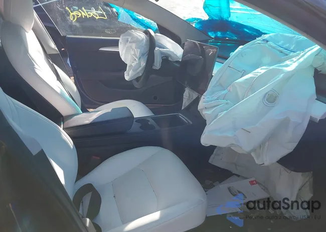 5YJ3E1EB6MF980744: 40792497