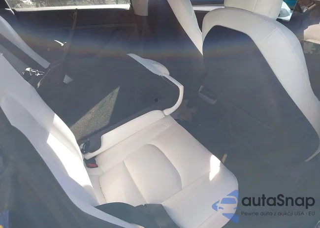 5YJ3E1EB6MF980744: 40792497