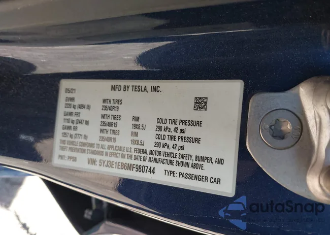 5YJ3E1EB6MF980744: 40792497