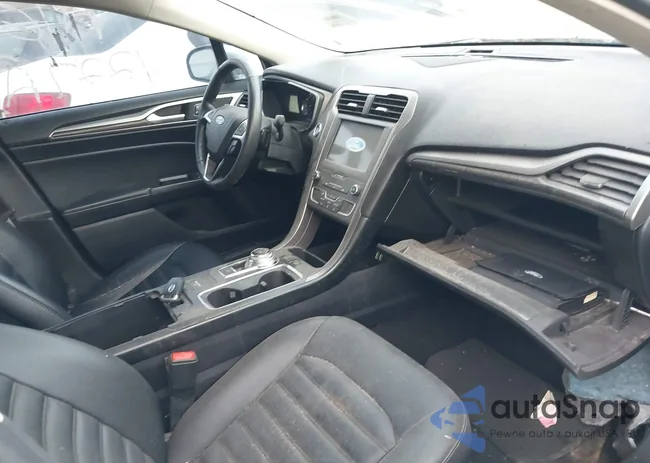 3FA6P0CD8KR260529: 40810981