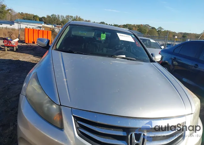 1HGCP2F31CA036074: 40823577