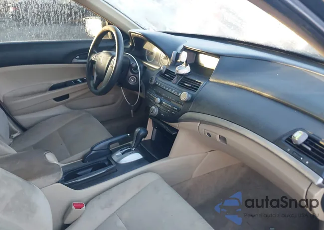 1HGCP2F34BA098177: 40842220