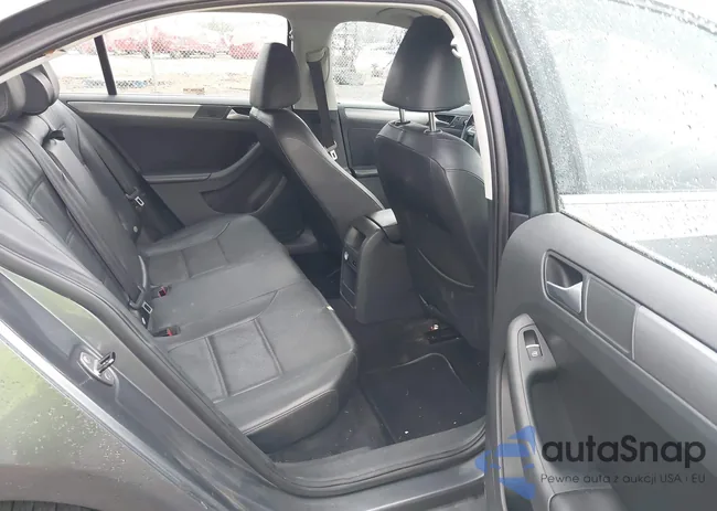 3VWLL7AJ5DM406229: 40844363