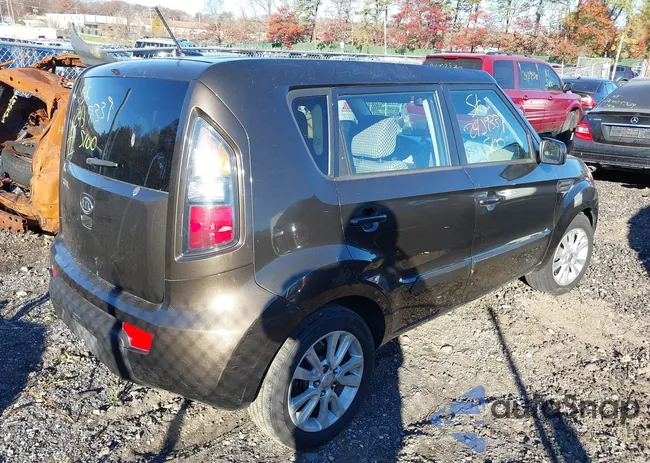 KNDJT2A23B7214689: 40852892