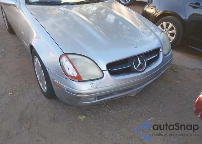 WDBKK47F8WF008582: 40869156