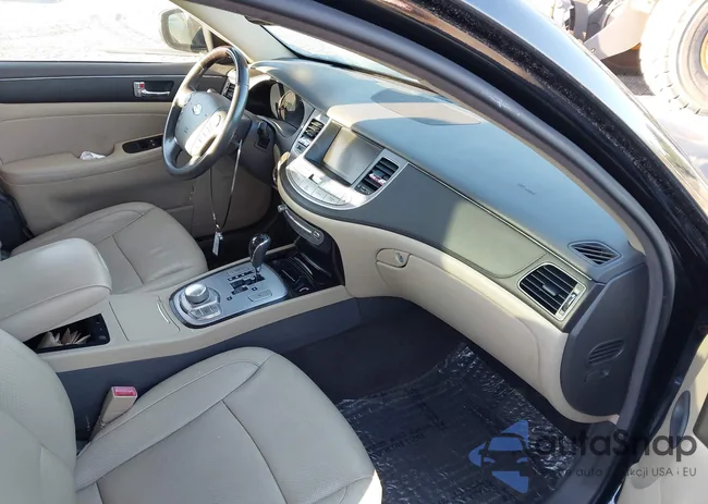 KMHGC4DF1BU120196: 40887572