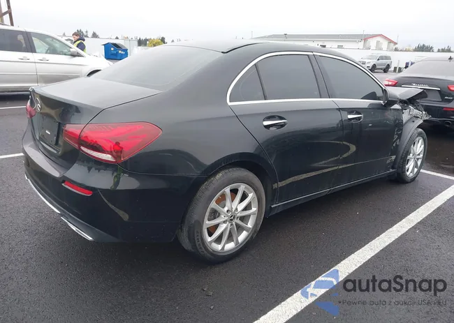 WDD3G4EB4KW019666: 40896251