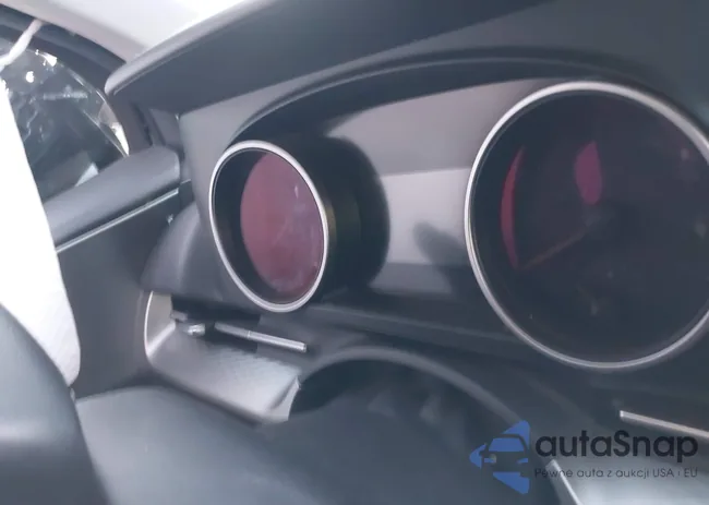 KNDNB4H33N6180553: 40900225